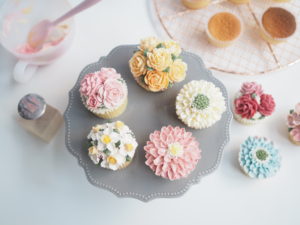 動画レッスン フラワーカップケーキのお知らせ お菓子教室 Sakura Bloom Sweets